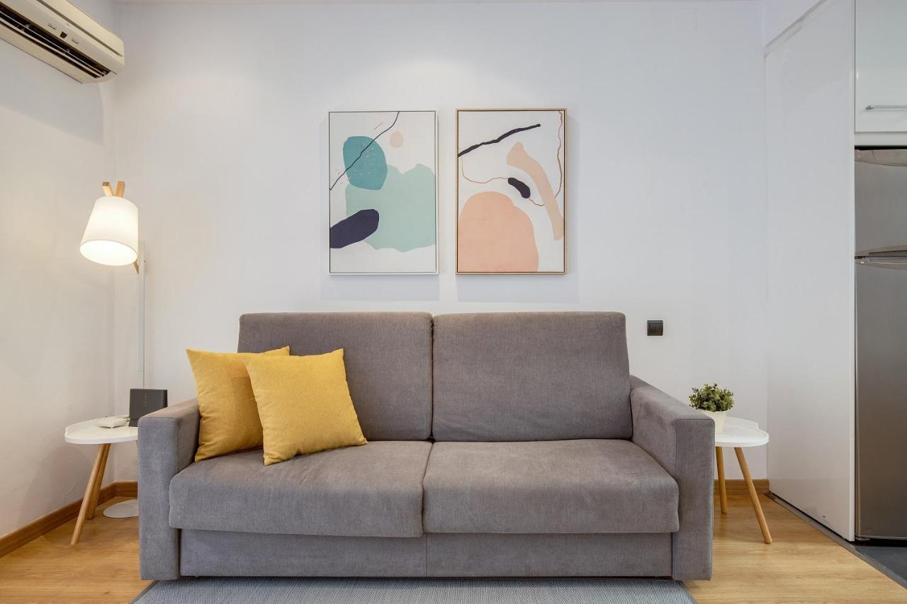 Feelathome Center Apartments Barcelona Bagian luar foto