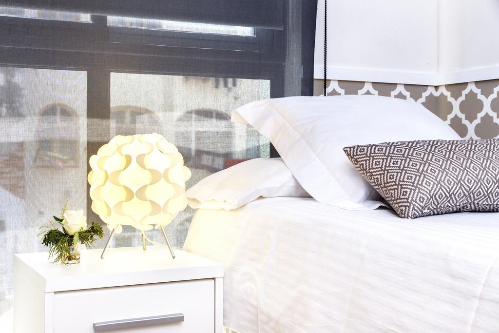 Feelathome Center Apartments Barcelona Bagian luar foto